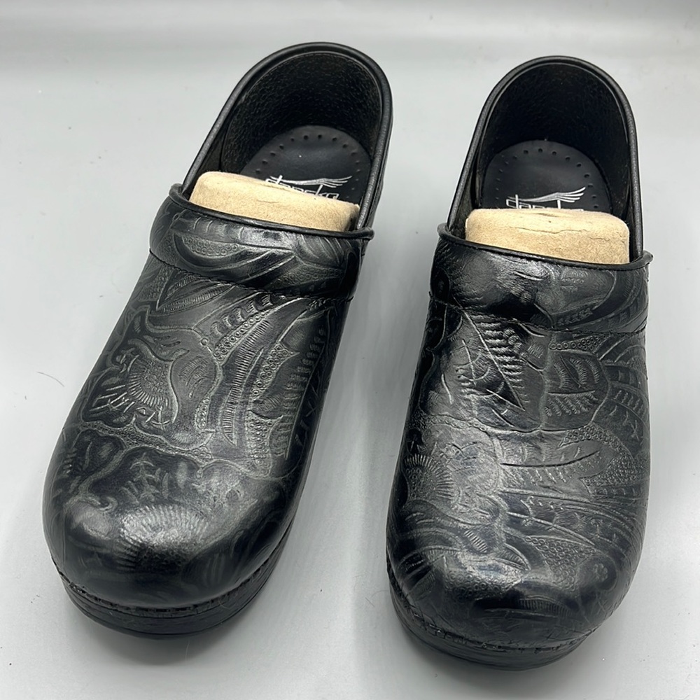 Dansko‎ tooled leather
